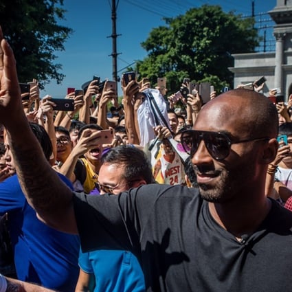 Los Angeles Lakers legend Kobe Bryant is swarmed by Chinese fans as he enters Movie Town in Haikou, China. Photo: Mission Hills
