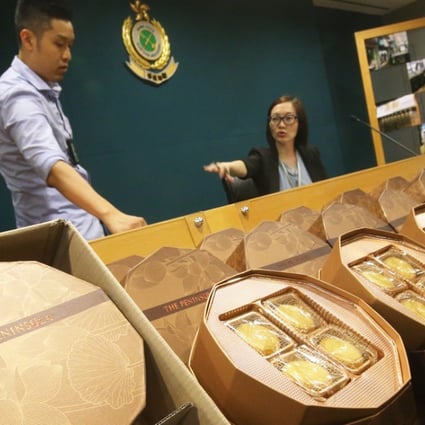 Fake Peninsula Mooncakes Yield Arrests And Hk 66 000 Haul South China Morning Post The iconic spring moon limited edition mini egg custard mooncakes are now available to order online.