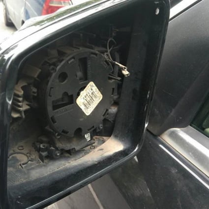 Drivers say the glass from their wing mirrors was removed and a payment demanded to get it back. Photo: Joygo.com