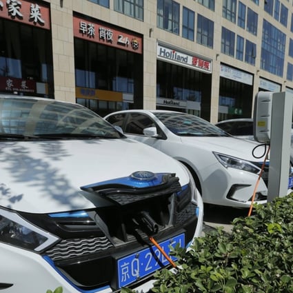 An electric car connects to a charging pole for electric vehicles at an electric vehicle charging station outside a flat in Beijing, China, 11 September 2017. China plans to ban cars powered by fossil fuels in the future, while promoting hybrids and electric vehicles, Vice-minister of Ministry of Industry and Information Technology (MIIT) Xin Guobin said during a forum. Photo: EPA-EFE