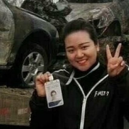 The reporter, identified only by her surname Ling, was pictured smiling at the scene of the crash that left 18 people dead. Picture: news.qq.com