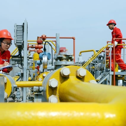 Technicians are shown at work at Chinese state-owned oil refiner Sinopec. A US Congressional advisory committee wants the US to block China’s SOEs and sovereign wealth funds from acquiring US assets, particularly “critical technologies or infrastructure” exposed to potential national security risks. Photo: Imaginechina
