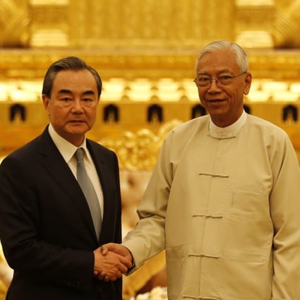 Myanmnese President U Htin Kyaw (right) greets Chinese Foreign Minister Wang Yi in Naypyidaw on Sunday. Photo: Xinhua