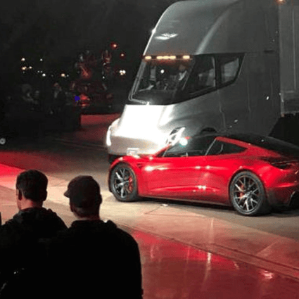 Tesla CEO Elon Musk shows off the Tesla Semi as he unveils the company's new electric semi truck during a presentation in Hawthorne, California, U.S., November 16, 2017. Photo: Alexandria Sage/Reuters