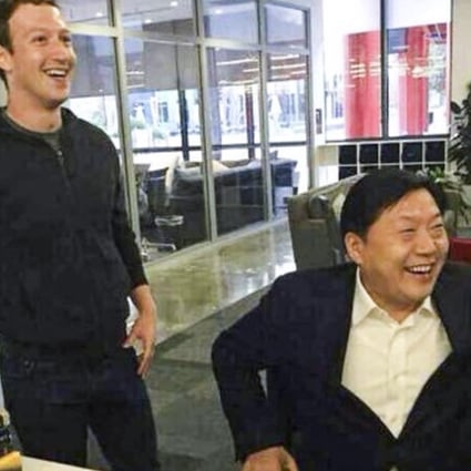 Facebook founder Mark Zuckerberg (left) hosts cyberspace administration minister Lu Wei at Facebook's headquarters. Photo: China Network
