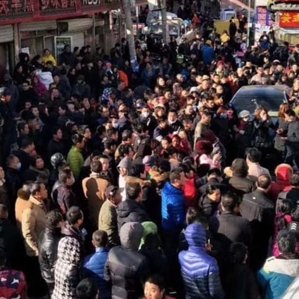 Large numbers of people took to the streets of Feijia in Beijing’s Chaoyang district on Sunday to protest against forced evictions. Photo: Weibo