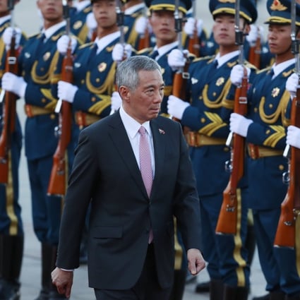 Chinese Premier Li Keqiang (left) and Singaporean Prime Minister Lee Hsien Loong during a ceremony in Beijing in September. Observers said Lee’s visit suggested relations between the two countries were back on track. Photo: EPA