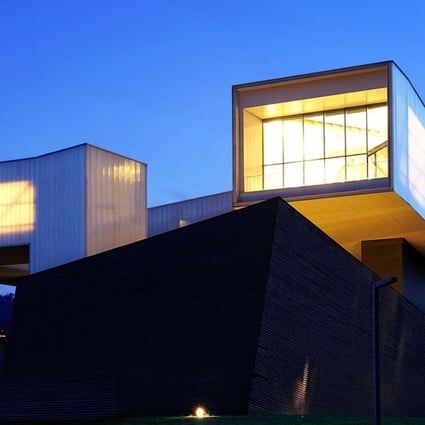 Chinese businessman Lu Xun and his father, Lu Jun, supplied the financial backing for the Sifang Art Museum near Nanjing in China. It was designed and built by American architect Steven Holl.