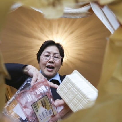 Housewife Alice Lai finds it challenging adjusting to the new recycling policy. Photo: Felix Wong
