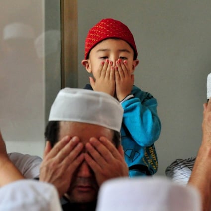 Muslims attend prayers at a mosque in northwestern China’s Gansu in this file photograph. Education authorities in the province’s Linxia county have prohibited Muslim pupils from entering religious buildings during their winter break. Photo: Xinhua