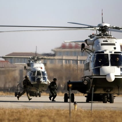 Chinese and Russian special operations soldiers run to board a helicopter during a joint exercise in December. Photo: China Military