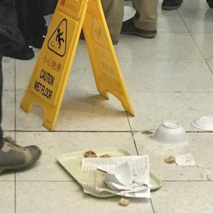 Spilled food in front of the Tasty Congee and Noodle Wantun Shop at the Hong Kong International Airport. Photo: Weibo