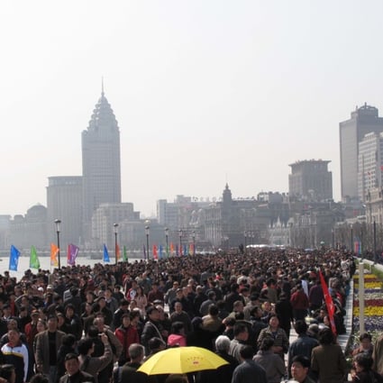 The Shanghai Bund swarmed with tourists on March 28, 2010 ahead of the opening of the World Expo. Photo: Xinhua