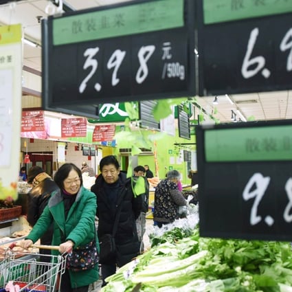 A file picture of shoppers at a supermarket in Hangzhou in Zhejiang province. Photo: Reuters