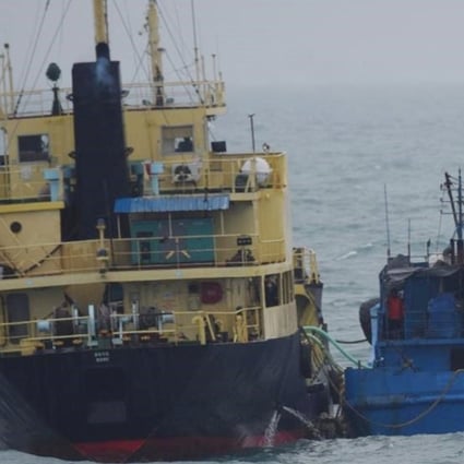 This February 16, 2018 photo released by Japan's Ministry of Defence shows what it says North Korean-flagged tanker Yu Jong 2, left, and Min Ning De You 078 lying alongside in the East China Sea. Photo: AP