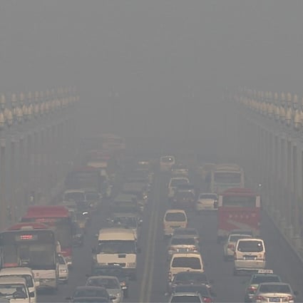 Traffic is seen on the Nanjing Yangtze River Bridge blanketed in smog. PM2.5 levels rose 20 per cent in the Yangtze delta in January. Photo: CNS