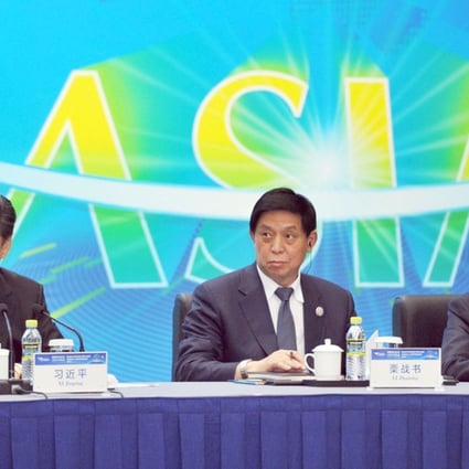 President Xi Jinping (left), senior Communist Party official Li Zhanshu (centre) and former Japanese prime minister Yasuo Fukuda at the Boao Forum for Asia in March 2015. Photo: Kyodo