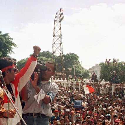 Sultan Hamengkubuwono X of Yogyakarta at an anti-Suharto protest. Photo: Reuters