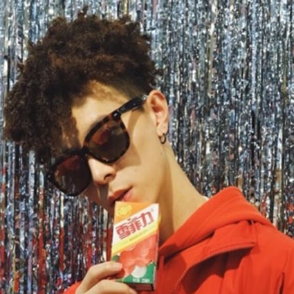 Musical.ly performer Jin Jun may seem a caricature with his frizzy permed locks, but the Shanghai-based blogger and personality is known for his swagger and smooth hip-hop dance moves.