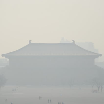 A photograph taken in December shows severe atmospheric pollution over the skies of Xian. Photo: China News Service