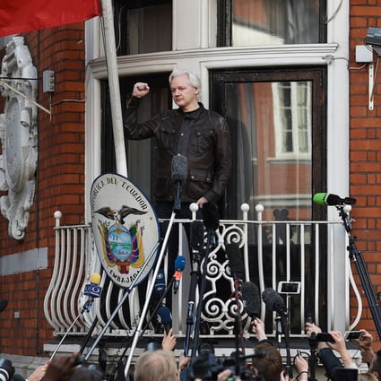 Julian Assange speaks to the media from the balcony of the Ecuadorean embassy in London on May 19, 2017. Ecuador announced on March 28, 2018 it has cut off his communications after violating some of the terms of his stay in the embassy. Photo: EPA-EFE