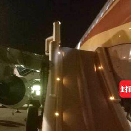 The plane’s escape slide was activated when the emergency hatch was opened. Photo: Thepaper.cn