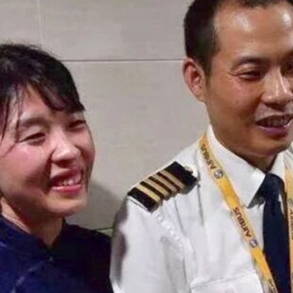 Sichuan Airlines pilot Liu Chuanjian with his wife Zou Han in Chengdu. Photo: Qq.com