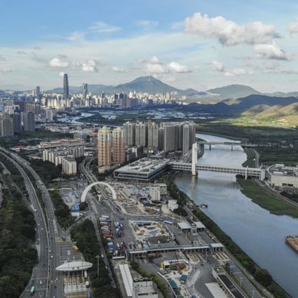 Aerial view of the Lok Ma Chau border bridge (right) from Shenzhen’s Futian district. Photo: Roy Issa
