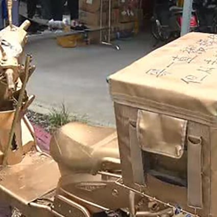 A Shanghai delivery man ran into trouble after he spray-painted his electric bike. Source: Kankanews.com