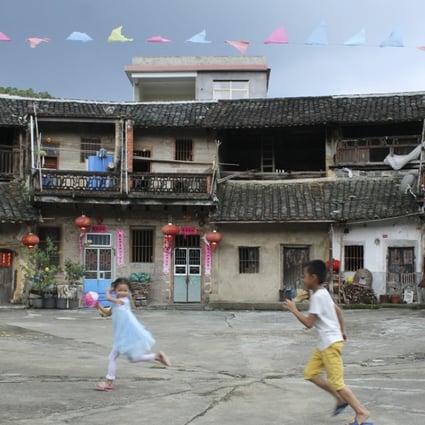 Children play in the courtyard of the Taoshu tulou in China’s Fujian province. Photo: Eduard Fernández