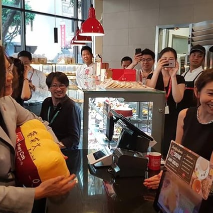 Photos showed Taiwanese President Tsai Ing-wen buying coffee at the 85C coffee shop in Los Angeles. Photo: Facebook