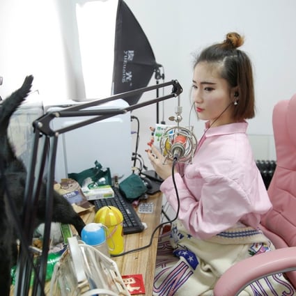A girl broadcasts at a live streaming talent agency in Beijing, China, 2017. Photo: Reuters