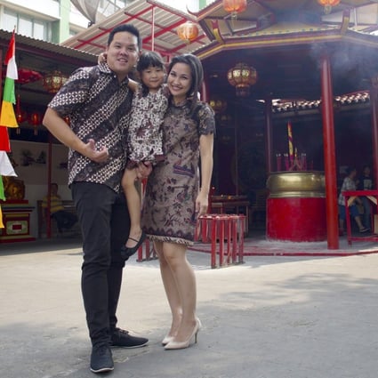 Kevin Mardhi and his wife, Martha Tanudjaya, with their five-year-old daughter Ziva in Jakarta. Mardhi speaks Bahasa Indonesia and English, while Tanudjaya also speaks Chinese. Ziva is learning Chinese and English. Photo: Andra Fembriarto