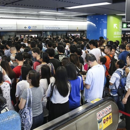 A service delay on the Tsuen Wan line causes long queues at Admiralty Station on July 27, 2017. The platform at the interchange station remains crowded during the evening rush hour, with a knock-on effect on other MTR lines. Photo: K.Y. Cheng