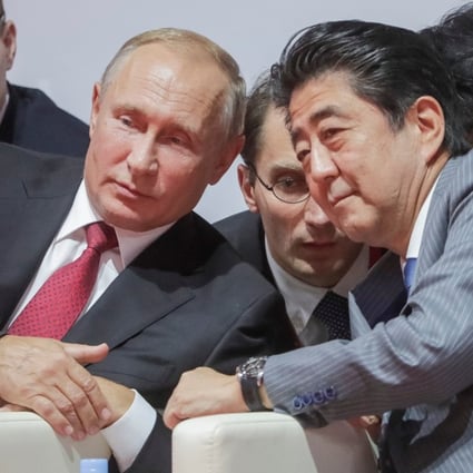 Russian President Vladimir Putin and Japanese Prime Minister Shinzo Abe watch a judo tournament on the sidelines of the Eastern Economic Forum in Vladivostok on September 12, 2018. Photo: Reuters