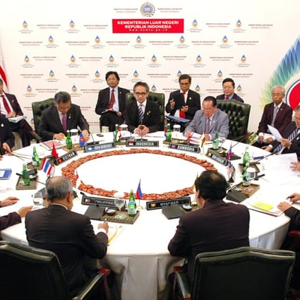 Marty Natelegawa (centre) chairs an Asean meeting as Indonesian Foreign Minister in Jakarta. Photo: ISEAS