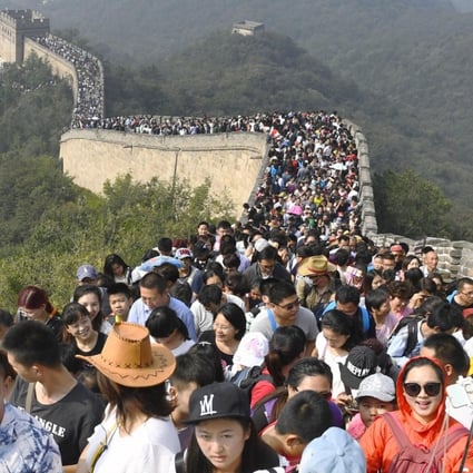 Tourists on the Great Wall of China during Chinese holidays. Photo: Kyodo