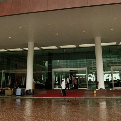 Rolling up to the imposing entrance of the old Regent Hotel in Kowloon, seen here in 1999, used to be a bit special. Photo: SCMP