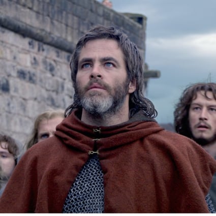 Chris Pine plays Robert the Bruce in Netflix's Outlaw King (2018).
