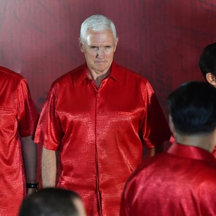 US Vice-President Mike Pence (centre) looks at President Xi Jinping (second from right) before the official family photograph during the Asia-Pacific Economic Cooperation summit at the Hilton Hotel in Port Moresby, Papua New Guinea, on November 17. This year, Apec countries failed to even agree on a routine joint statement. Photo: EPA