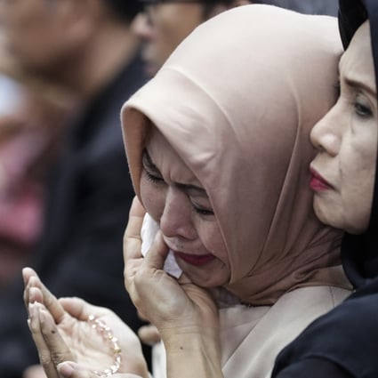 Relatives mourn those who died in the Lion Air disaster. Photo: EPA