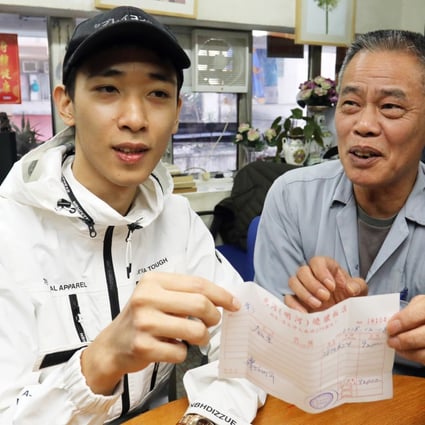Wong Ching-kit (left) is given the receipt for his donation by Chan Cheuk-ming, the owner of Pei Ho Counterparts Restaurant in Sham Shui Po. Photo: Dickson Lee