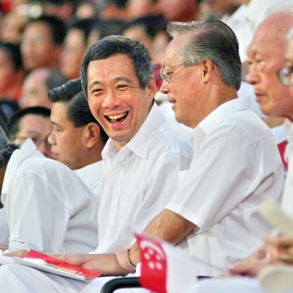 Lee Hsien Loong (left) shares a light moment with Prime Minister Goh Chok Tong at Singapore’s national day celebrations. Goh told his biographer Lee Kuan Yew had not wanted to hand the reins of power straight to his son Hsien Loong, but that he himself had been more than the “seat warmer” the public took him for. Lee Hsien Loong succeeded Goh in 2004. Photo: EPA