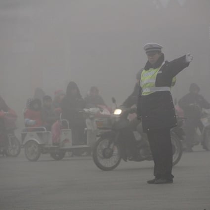 Heavy fog in the city of Anyang, in the industrial Henan province. Photo: CFP