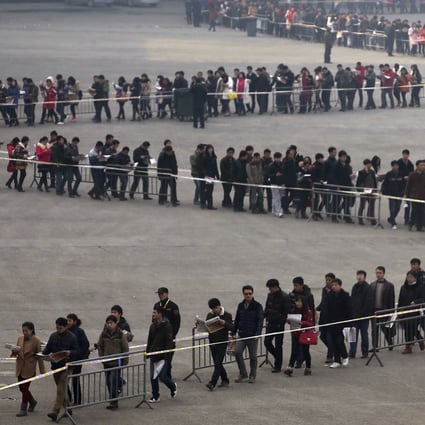 College students take the long and winding road into work outside a job fair in Zhengzhou, Henan province. Photo: Reuters