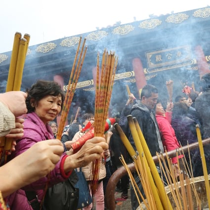 Worshippers visit Che Kung Temple in Sha Tin to pray for good luck. Photo: Felix Wong