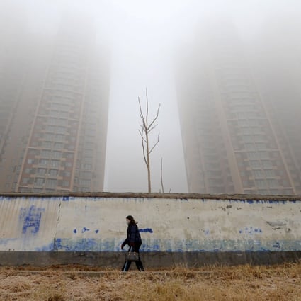 A smoggy day in Handan, Hebei province, China’s biggest steelmaking region. Photo: Reuters