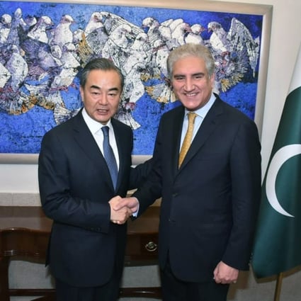 Pakistan’s Foreign Minister Shah Mehmood Qureshi (right) appealed to his Chinese counterpart Wang Yi (right) to help resolve its conflict with India. Photo: EPA-EFE