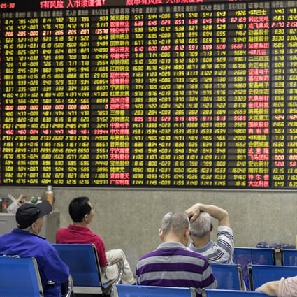 Investors at a securities brokerage in Shanghai on Wednesday, May 30, 2018. Photo: Bloomberg