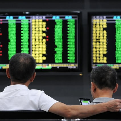 Chinese stock investors are awaiting fresh economic data before deciding on their next moves. Photo: AFP